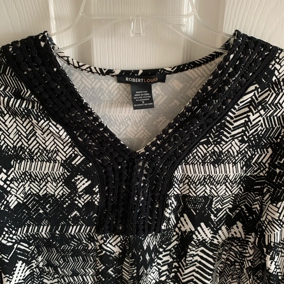 Robert Louis Black & White Patterned Blouse - Picture 4 of 6